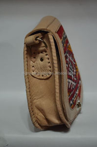 กระเป๋าหนังคาดลำตัวสีเบจโมร็อกโกผู้หญิง,กระเป๋าสะพายแฟชั่นมีคลัทช์ที่ไม่ซ้ำใครแฮนด์เมดโดยช่างฝีมือที่มีทักษะสูงของเรา - Product Image 4