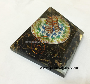 Dernières pyramides de chakra en orgonite de tourmaline noire |   Protection du chakra racine en gros, guérison par le Reiki et protection contre les CEM en provenance d'Inde - Product Image 3