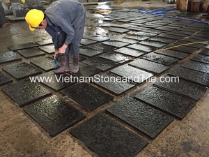 Tuiles en pierre de basalte noir naturel du Vietnam avec finition de surface pour applications en blocs extérieurs - Product Image 2