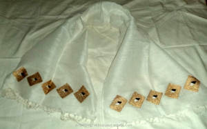 Écharpe de luxe en lin et coton tissé à la main motif imprimé et brodé - Product Image 4