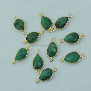 จี้เงินแท้ประดับมรกตทรงลูกแพร์ชุบทองคำขาวสำหรับผู้หญิงคริสเตียน งานแฮนด์เมดแบบฝังขอบเล็ก - Product Image 2