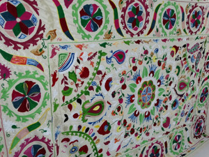 Fournisseur d'or vente chaude belle main conçue à la main taille jumelle ouzbek Suzani jeter - Product Image 6