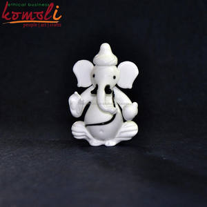 Statue de Ganesh en verre blanc laiteux Idole de Ganesha en cristal faite à la main, faveur de mariage parfaite et cadeau spirituel - Product Image 2