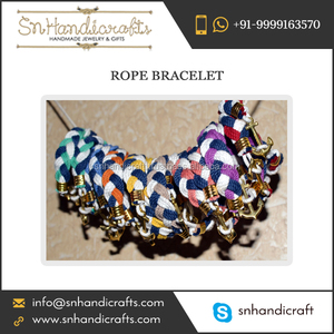   Bracelet en corde tressée fait main, magique et artisanal, en vente à un prix avantageux - Product Image 1
