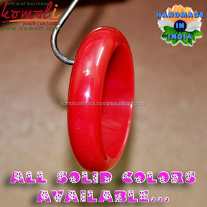 Brazalete de resina acrílica hecho a mano, joyería hecha a mano, color rojo sólido - Product Image 3