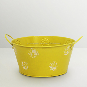 Maceta de metal floral verde con asas Ideal para uso en interiores y exteriores Diseño duradero ligero y resistente a la oxidación - Product Image 3