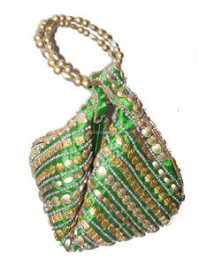 Monedero de mano Potli con cuentas doradas - Product Image 2