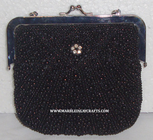 Pochette fantaisie pour femmes avec broderie perlée - Product Image 1