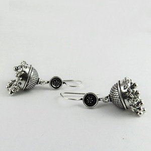Boucles d'oreilles en forme de Jhumka, en argent 925 sterling, style bohème chrétien, pour les occasions de mariage et d'anniversaire - Product Image 5