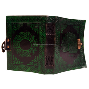 Verde oscuro con negro hecho a mano 100% diario de cuero genuino diseño de pavo real en relieve en libro de notas Tapa dura con cerradura de Metal - Product Image 5