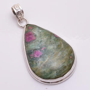 จี้หินอัญมณีสีเงิน925พร้อมทับทิม zoisite ธรรมชาติเครื่องประดับเพชร-Studded จากทองผู้ผลิต - Product Image 1