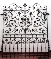 Grille de fenêtre en fer forgé en aluminium métallique personnalisée de conception européenne noble de sécurité et de luxe
