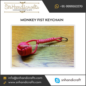 Mousqueton réglable SnHandicrafts en forme de poing de singe, en textile tricoté rouge, portable, avec anneau en aluminium et nylon, thème animal, cadeau promotionnel - Product Image 1