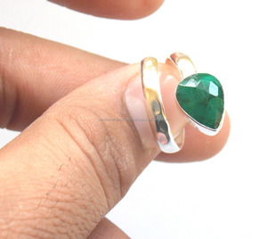 Hermosa forma de pera Esmeralda teñida Natural Multi piedra preciosa joyería hecha a mano anillo de piedra natal plateado - Product Image 2