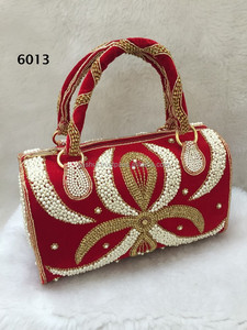 Bolso de Hombro de Terciopelo Africano para Mujer de Anshul Bijoux - Product Image 1
