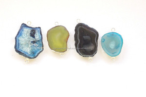 Colgante de latón chapado en oro estilo clásico bohemio hecho a mano cuarzo Solar Natural multipiedra preciosa Ajuste de bisel de piedra natal galvanizado - Product Image 4