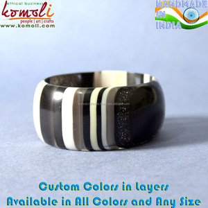 กำไลเรซิ่นสีดำประกายวิบวับ หลายสี ลายทางซ้อนกัน กำไลข้อมือและกำไลข้อเท้า - Product Image 5