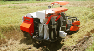 Kubota รถเกี่ยวข้าว DC-70 70HP ดีเซลเครื่องยนต์มืออาชีพคุณภาพสูงทันสมัยสำหรับการเกษตรและฟาร์ม