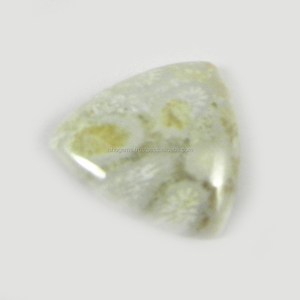 ปะการังธรรมชาติ18มม. สามเหลี่ยม Cabochon 2.32 Gms อัญมณีหลวมสำหรับทำเครื่องประดับ - Product Image 1
