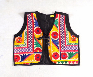 Chaqueta Tribal Gitana de Verano para Mujer, Estilo Indio Tradicional de Kutch, Bordada a Mano con Espejos, Ecológica, Talla Grande, Transpirable - Product Image 3