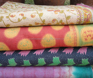 Colcha de <span class=keywords><strong>Patch</strong></span> Indiano Do Vintage Reversível Handmade Cobertor Kantha Sari Tecido Velho Kantha Lance para Cama Uso Decorativo para Viagem