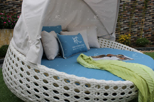 Cama solar de mimbre de polietileno para Patio - Product Image 3