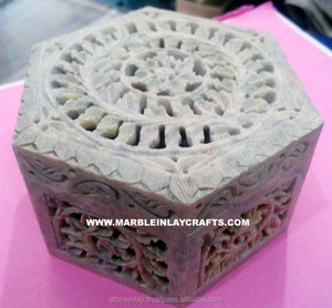 Boîte à bijoux sculpté en pierre de savon - Product Image 1