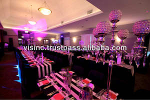 Candélabres en métal en aluminium fait à la main en cristal argenté à cinq lumières décor de mariage élégant avec lanternes et ornements OMKAAR - Product Image 3