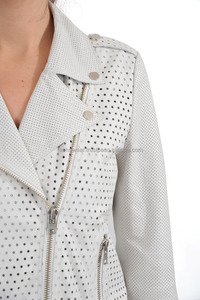 Veste en cuir blanc de qualité supérieure pour femme Vêtements d'hiver élégants, chauds, élégants et durables pour les amateurs de mode - Product Image 5