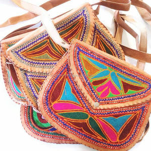 Bolso de Mano Estilo Banjara de KAMARVY, Bordado a Mano Indio, Estilo Gitano, para Mujer, de Tela de Algodón, Moderno, Casual, para Uso Diario - Product Image 1