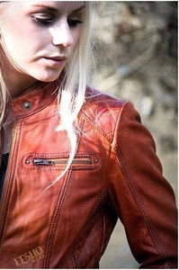 Veste d'extérieur d'hiver sur mesure moderne et imperméable à l'eau et coupe-vent à col montant ajusté en cuir véritable pour hommes élégants - Product Image 3