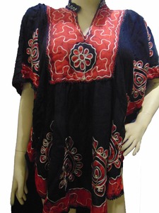 Vestido Boho de Algodón Bordado con Cuello en V, Sin Mangas, Corte Holgado, Largo Midi, Rojo y Negro, Patrón Geométrico, Volantes Hechos a Mano en el Dobladillo - Product Image 3