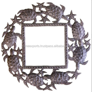 Cadre de miroir en aluminium fabriqué à la main avec finition antique Décoration murale côtière pour la maison avec des détails artistiques durables - Product Image 1