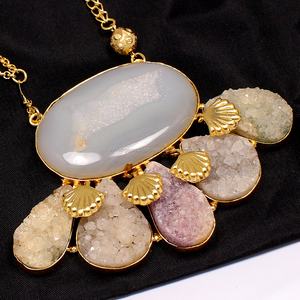 Collier en alliage plaqué or 22 carats avec fenêtre Sucre Druzy Chaîne perlée Agate pour cadeau de fête de mariage Style classique - Product Image 2