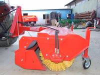 Balayeuse routière montée sur tracteur Sayginlar rouge, neuve, avec balai latéral en plastique, capacité de 205 cm, seau efficace, CE ISO, résistante à l'eau