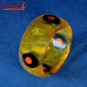 Bracelets en résine personnalisés, bijoux larges en vogue, faits à la main - Product Image 4