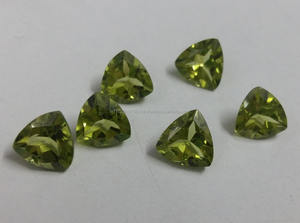 Peridoto Natural Trillion Cut Piedra preciosa suelta Verde facetado con forma única - Product Image 2