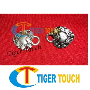 Ganchos de Metal para Dirndl con Diseño de Rosas de Cristal, Ganchos de Latón para Dirndl de Oktoberfest - Product Image 3