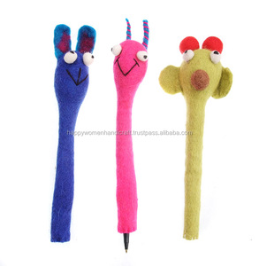 Cadeau unique fait main de nouveauté de support de stylo de feutre du Népal - Product Image 1