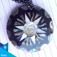 Bijoux pendentifs en résine coquillage pour enfants Budivis du fabricant