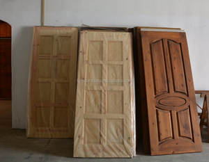 Porte en bois massif, Pure et raffinée, porte en pin, chambre malaisienne, design de style minimaliste, fabrication locale, qualité durable - Product Image 1