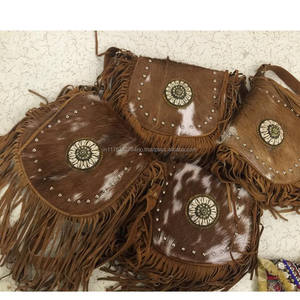 Sac à main bandoulière en cuir pour femme, style Banjara ethnique vintage, avec broderie traditionnelle, perles, fermeture éclair, fermoir et pompon - Product Image 1