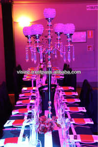 Candélabres en métal en aluminium fait à la main en cristal argenté à cinq lumières décor de mariage élégant avec lanternes et ornements OMKAAR - Product Image 2