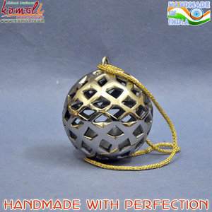 Ornamento de Navidad de metal blanco con corte de diamante, diseños personalizados grabados, decoraciones de Navidad - Product Image 3