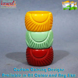 Joyería de baquelita vintage tallada en rojo, rayos del sol anchos, venta al por mayor - Product Image 6