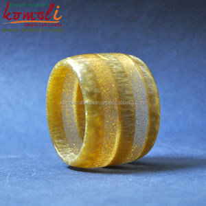 Brazalete de Resina con Purpurina Dorada, Último Diseño en Brazaletes y Pulseras - Product Image 5