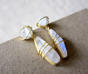 Boucles d'oreilles longues en plaqué or blanc avec perle en pierre de lune fil de forme inégale piégé pour mariage en acier inoxydable en laiton - Product Image 1