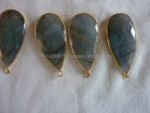 Labradorite Pierres précieuses Bijoux religieux pour chrétiens Sertissage de lunette en argent et or avec connecteurs pour les fêtes - Product Image 3