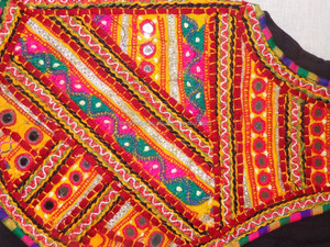 เสื้อแจ็กเก็ตกระจกทำงานแบบปักลายของ Kutch เสื้อแขนกุดเป็นมิตรต่อสิ่งแวดล้อมสำหรับงานปาร์ตี้ไซส์ใหญ่ระบายอากาศได้ดีฤดูร้อน - Product Image 4
