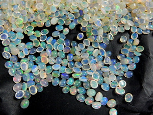 Opale éthiopienne naturelle 3x5MM Opale éthiopienne ovale Cabochon pierre précieuse Fournisseur indien